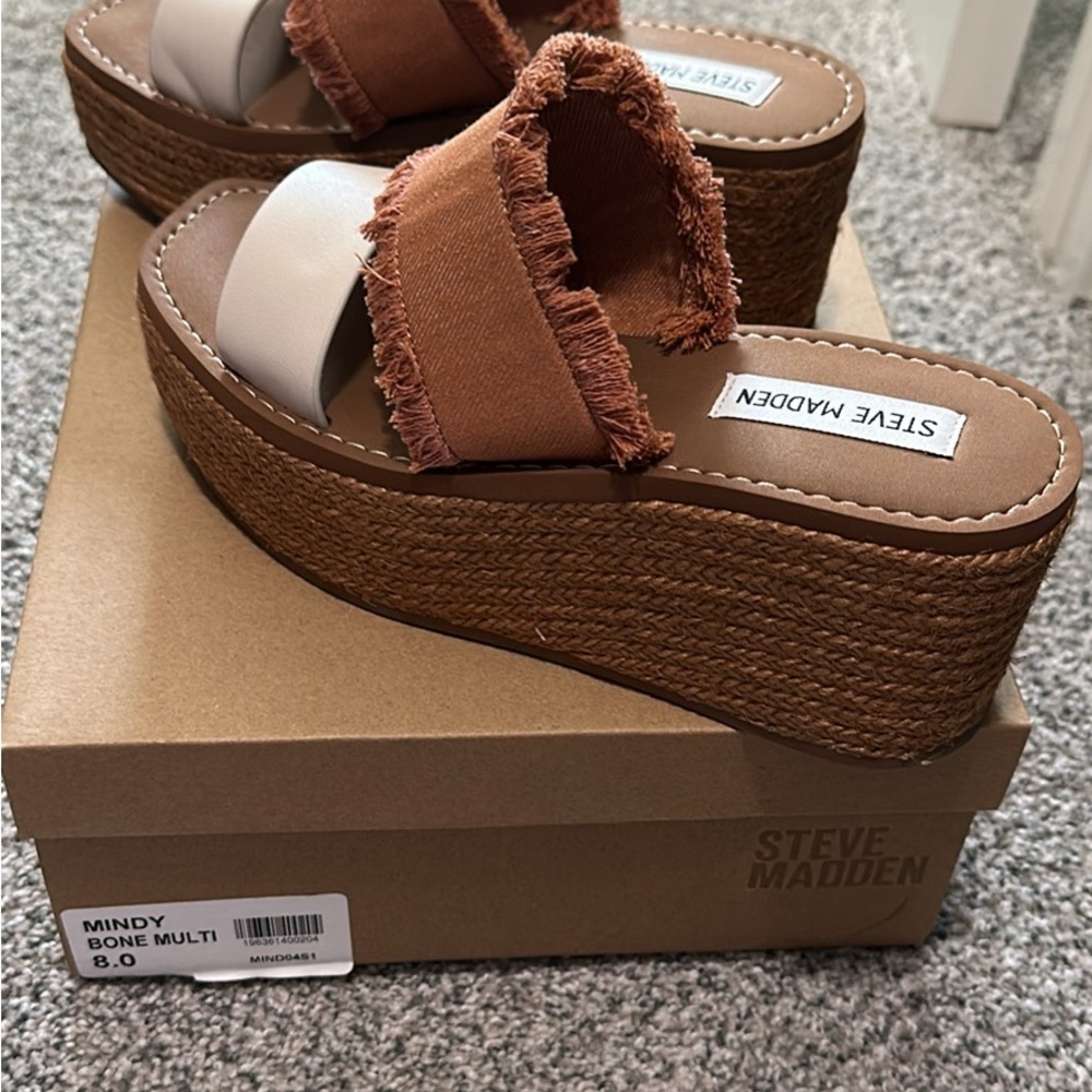 Steve Madden Tan Platform Sandals size 8